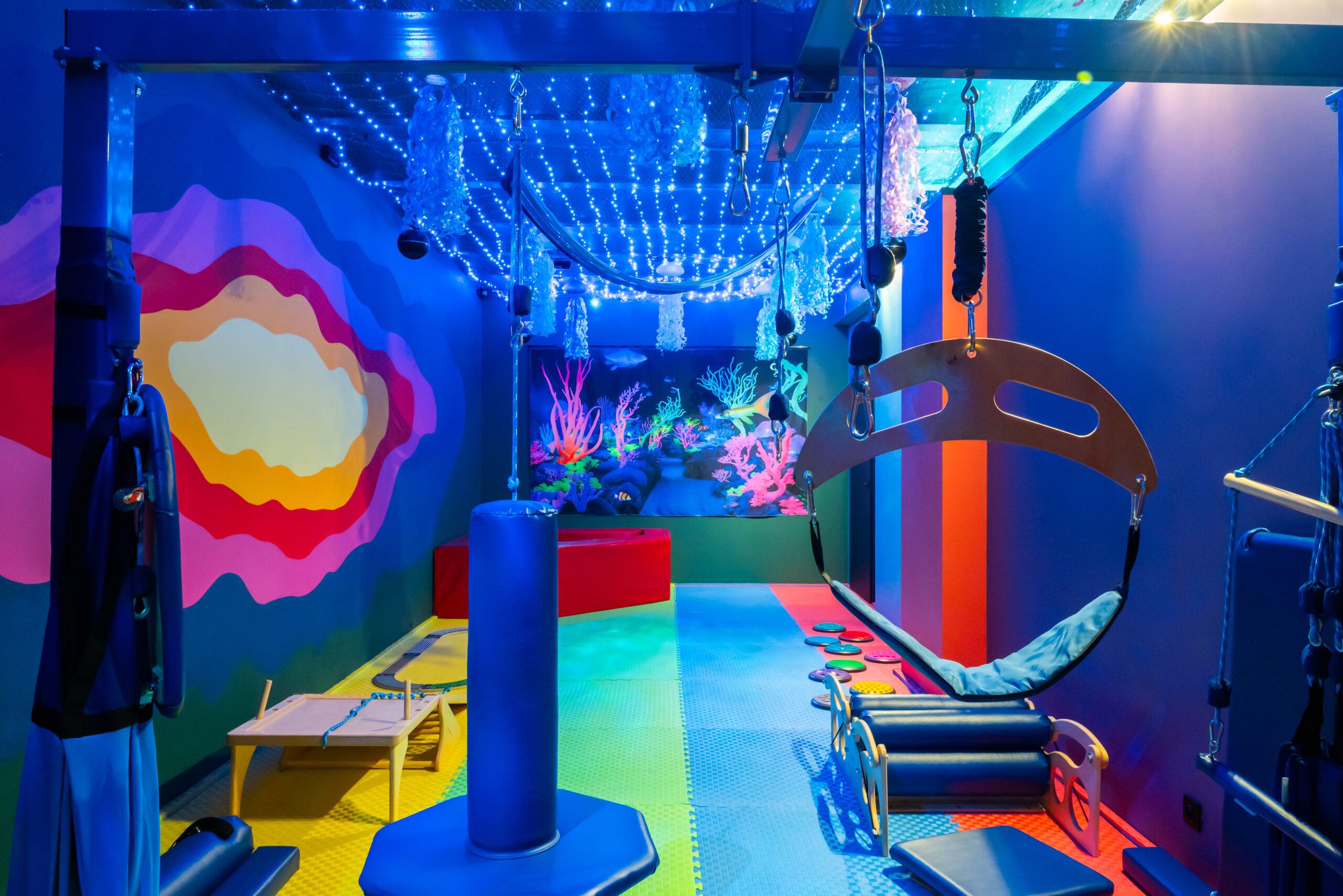 Sala sensoryczna do pracy ruchowej i integracji sensorycznej w Zmysłofun